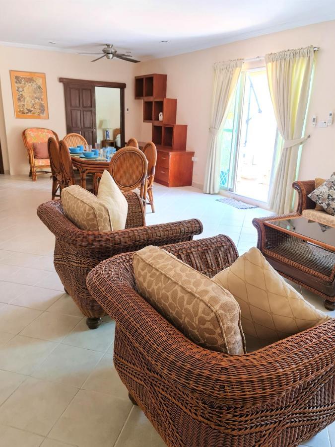 Butterfly Garden Boutique By Luxury View Ex Lg Apts And Villas, A Lifestyle Destination 1 To 3 Bedroom Units 110 To 190 Sqmtr, 2 Full Bathrooms, Rain Shower, Complete Kitchen, Free Fast Fiber Wifi, 55