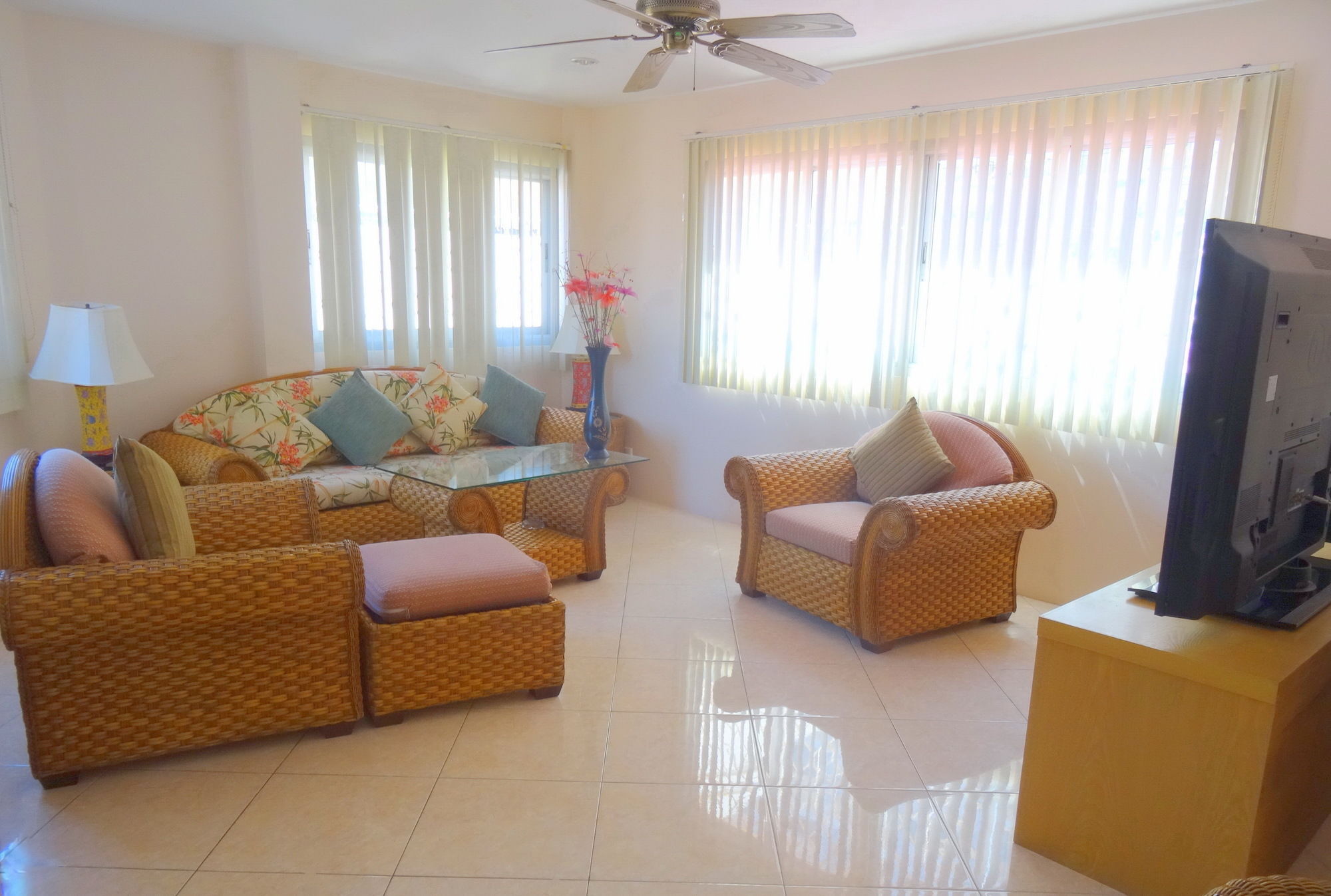 Butterfly Garden Boutique By Luxury View Ex Lg Apts And Villas, A Lifestyle Destination 1 To 3 Bedroom Units 110 To 190 Sqmtr, 2 Full Bathrooms, Rain Shower, Complete Kitchen, Free Fast Fiber Wifi, 55